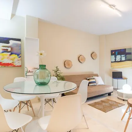 Gr0-quiet Apartment, Private Backyard, Walk To Old Town *