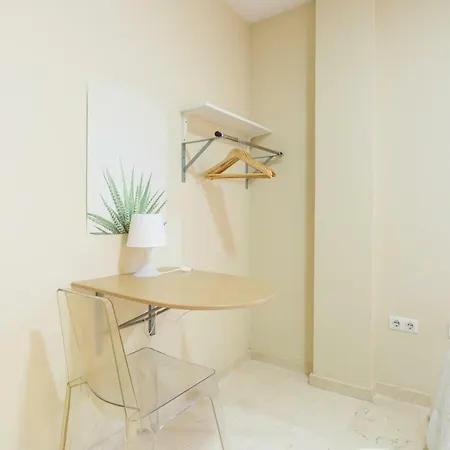 Apartment Gr0-quiet Apartment, Private Backyard, Walk To Old Town *