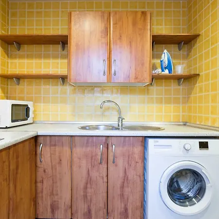 Gr0-quiet Apartment, Private Backyard, Walk To Old Town *