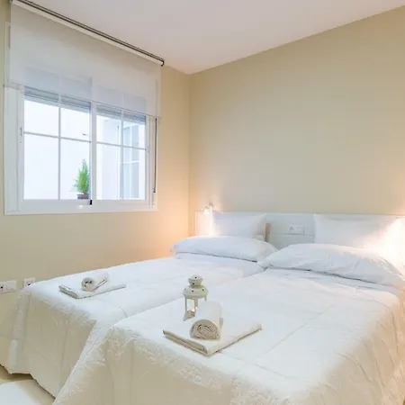 Apartment Gr0-quiet Apartment, Private Backyard, Walk To Old Town