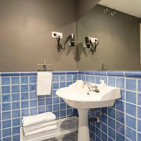 Apartment Gr0-quiet Apartment, Private Backyard, Walk To Old Town