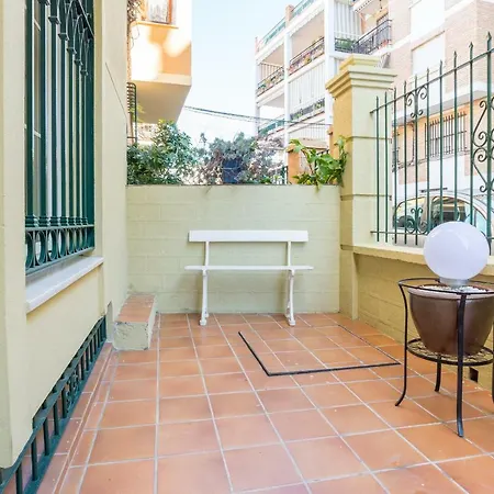 Gr0-quiet Apartment, Private Backyard, Walk To Old Town Apartment