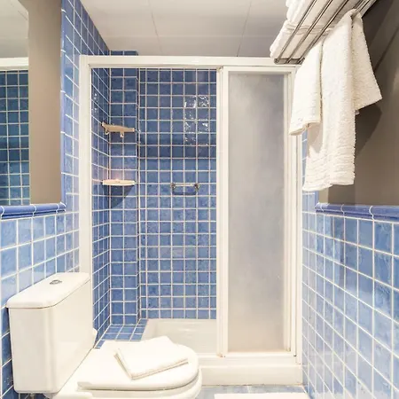 Gr0-quiet Apartment, Private Backyard, Walk To Old Town Malaga