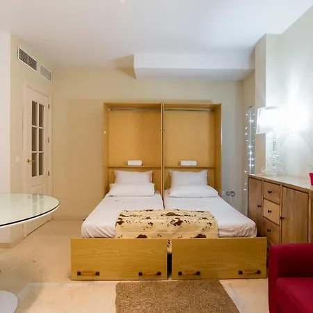 Apartment Gr0-quiet Apartment, Private Backyard, Walk To Old Town Malaga