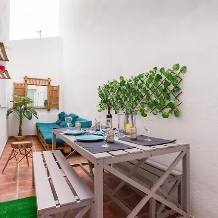Gr0-quiet Apartment, Private Backyard, Walk To Old Town Apartment *